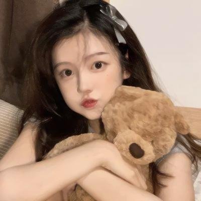 红衣小女孩